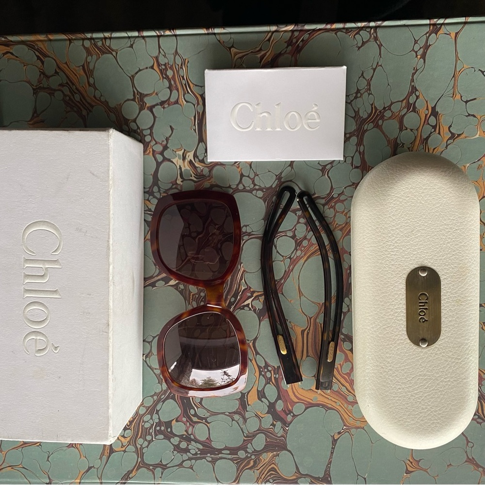 **SOLD** Chloe sunglasses vintage 08/09 need repair w/ box case